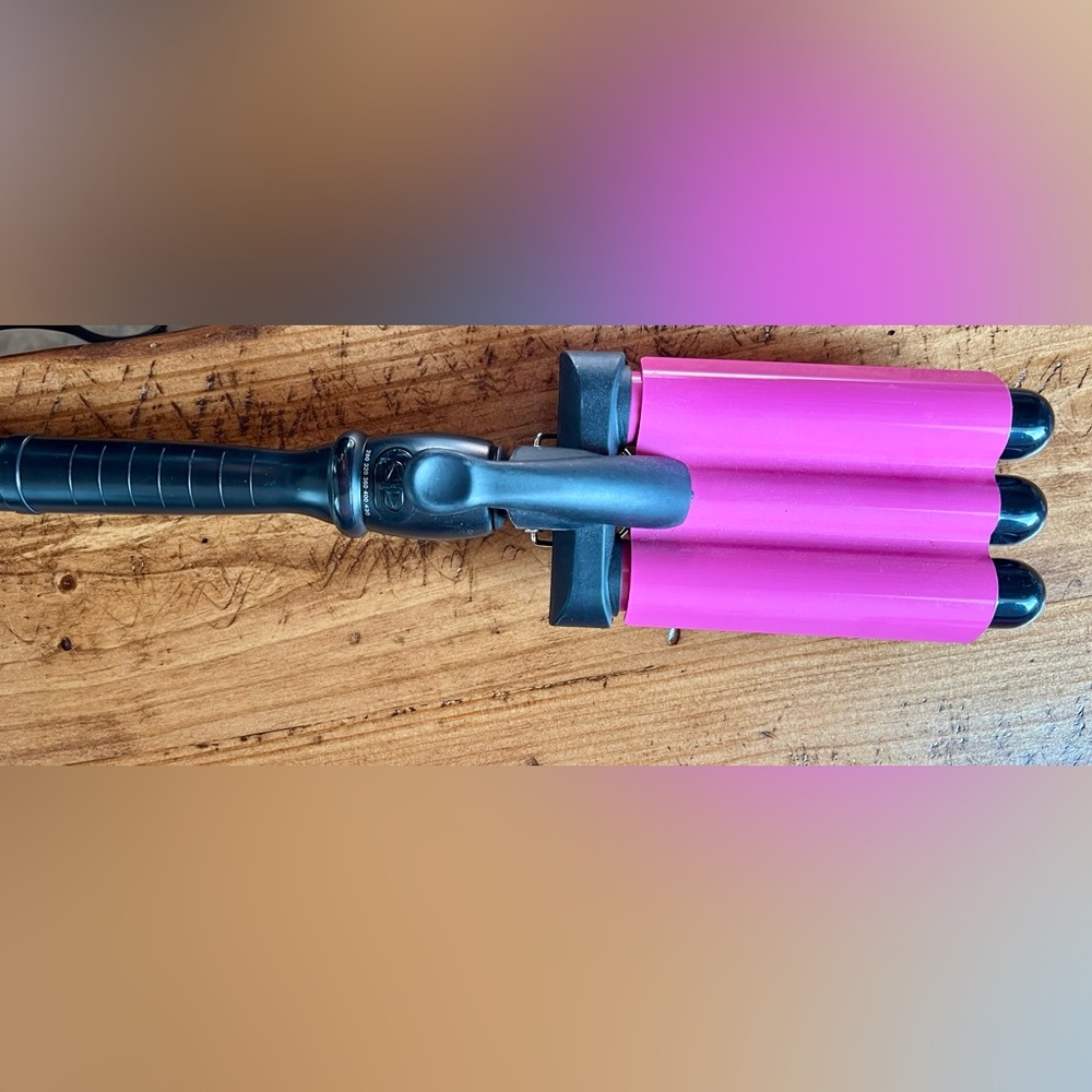 Triple Barrel Hair Waver in Bright Pink